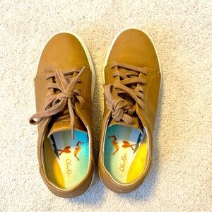 Women’s olukai shoe size 6